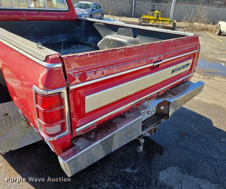 image for item EQ3994 1984 Dodge Ram 350 Royal SE Crew Cab pickup truck