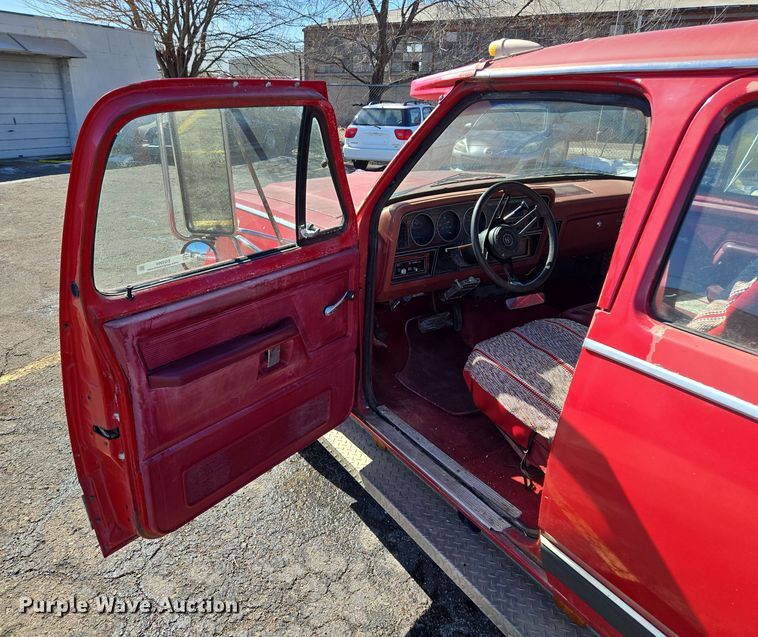 image for item EQ3994 1984 Dodge Ram 350 Royal SE Crew Cab pickup truck