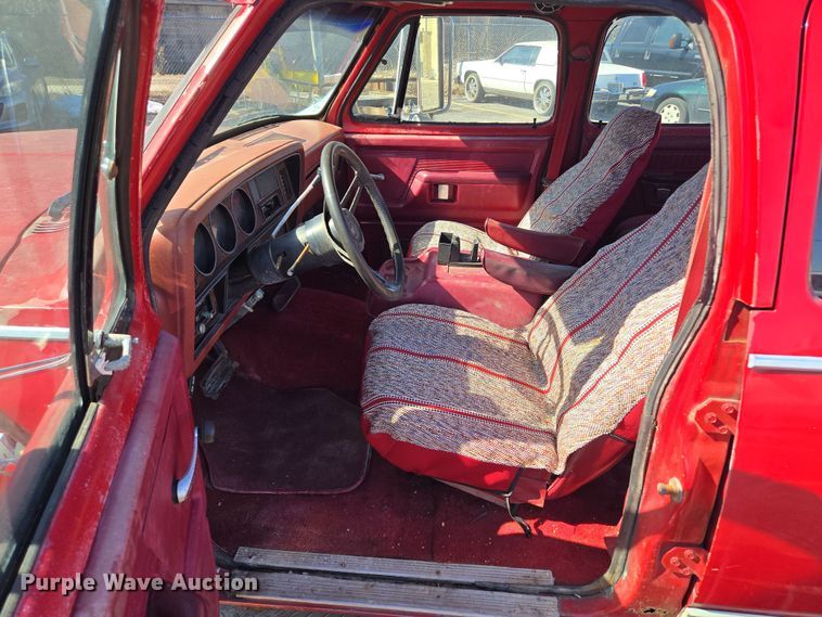 image for item EQ3994 1984 Dodge Ram 350 Royal SE Crew Cab pickup truck