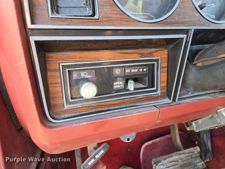 image for item EQ3994 1984 Dodge Ram 350 Royal SE Crew Cab pickup truck