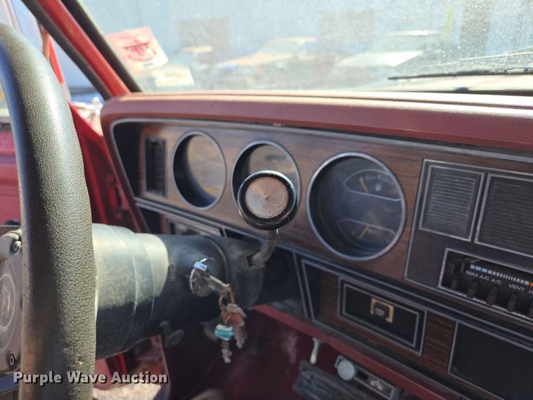 image for item EQ3994 1984 Dodge Ram 350 Royal SE Crew Cab pickup truck