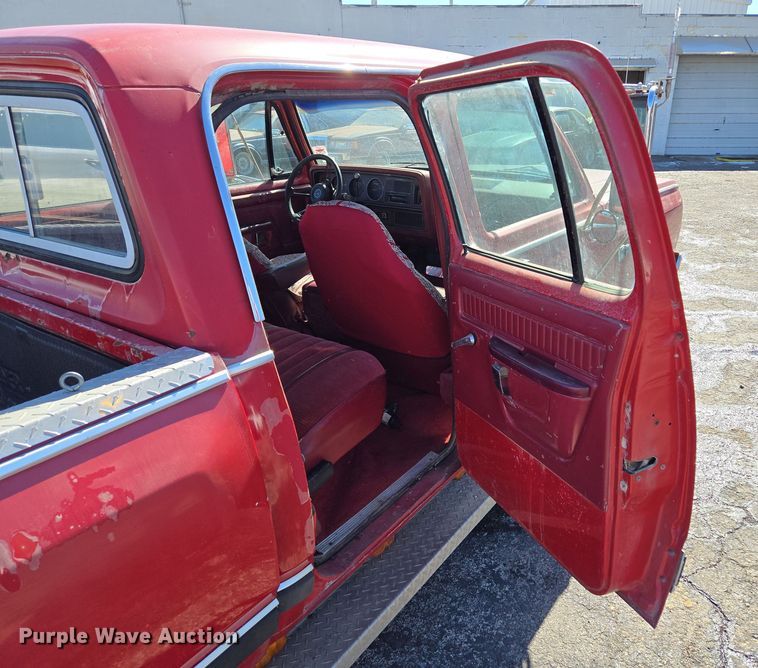 image for item EQ3994 1984 Dodge Ram 350 Royal SE Crew Cab pickup truck