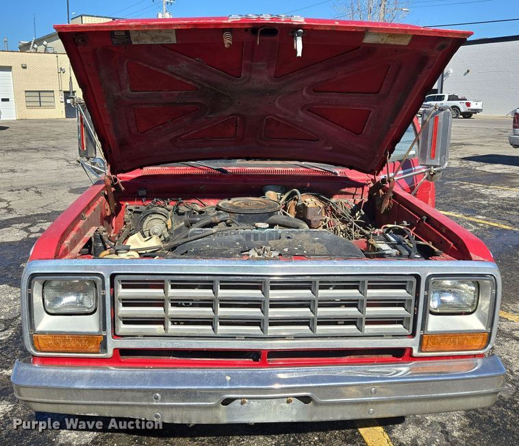 image for item EQ3994 1984 Dodge Ram 350 Royal SE Crew Cab pickup truck