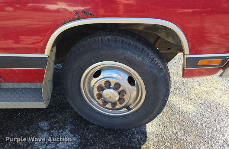 image for item EQ3994 1984 Dodge Ram 350 Royal SE Crew Cab pickup truck