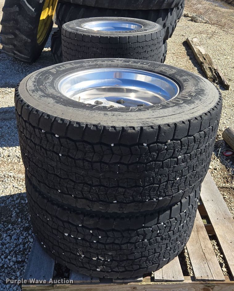 image for item EQ6737 (4) Alcoa tires and wheels