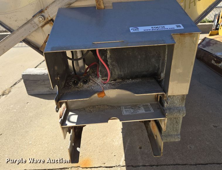 image for item EQ6738 SaltDogg  1400601SS spreader