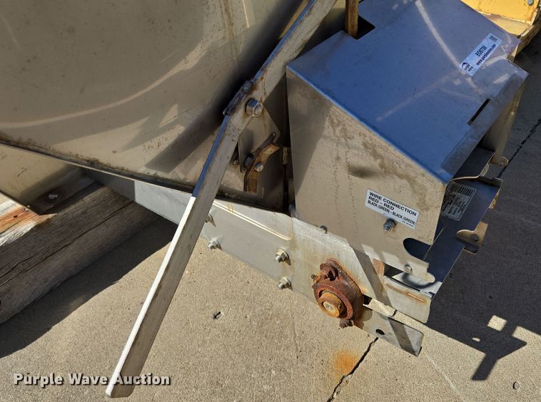 image for item EQ6738 SaltDogg  1400601SS spreader