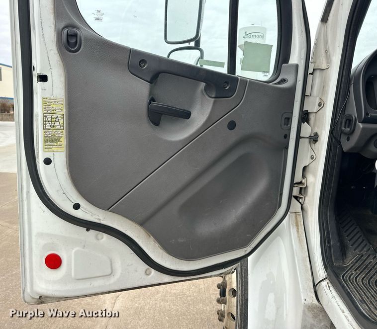 image for item ER4989 2019 Freightliner M2 paper shredder truck