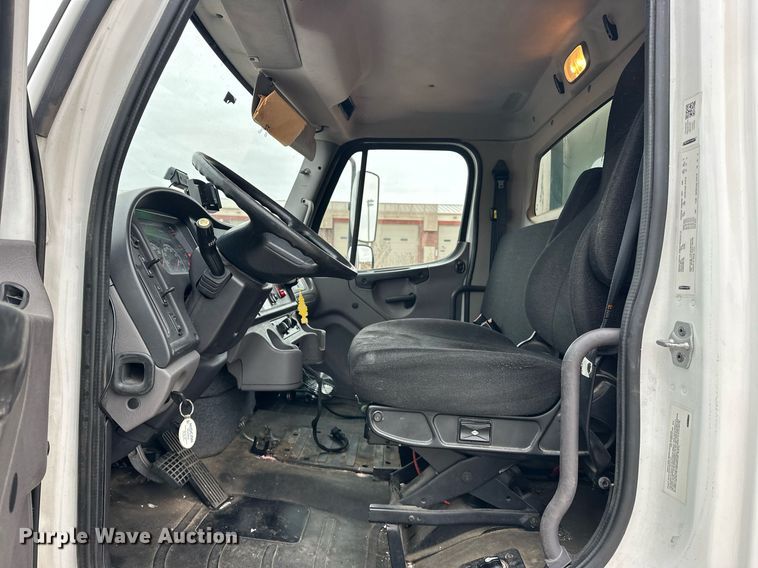 image for item ER4989 2019 Freightliner M2 paper shredder truck