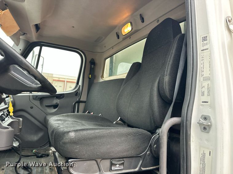 image for item ER4989 2019 Freightliner M2 paper shredder truck