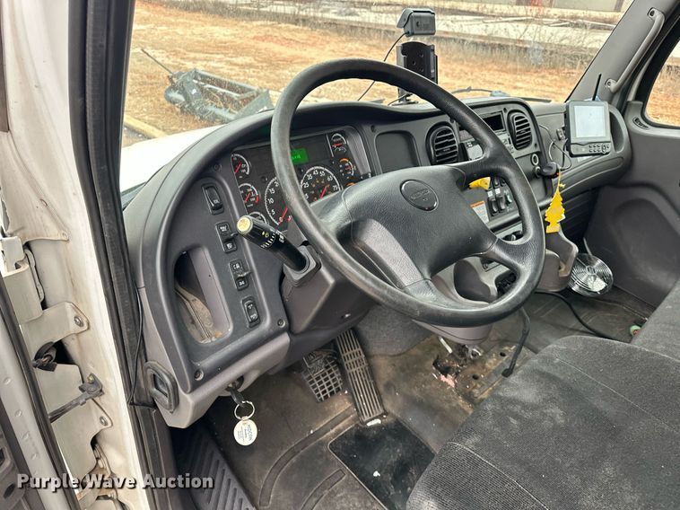 image for item ER4989 2019 Freightliner M2 paper shredder truck