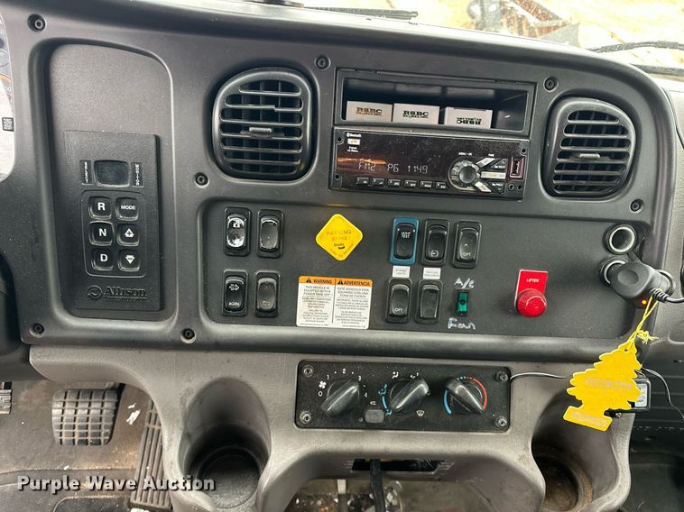 image for item ER4989 2019 Freightliner M2 paper shredder truck