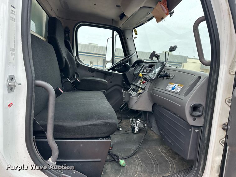 image for item ER4989 2019 Freightliner M2 paper shredder truck