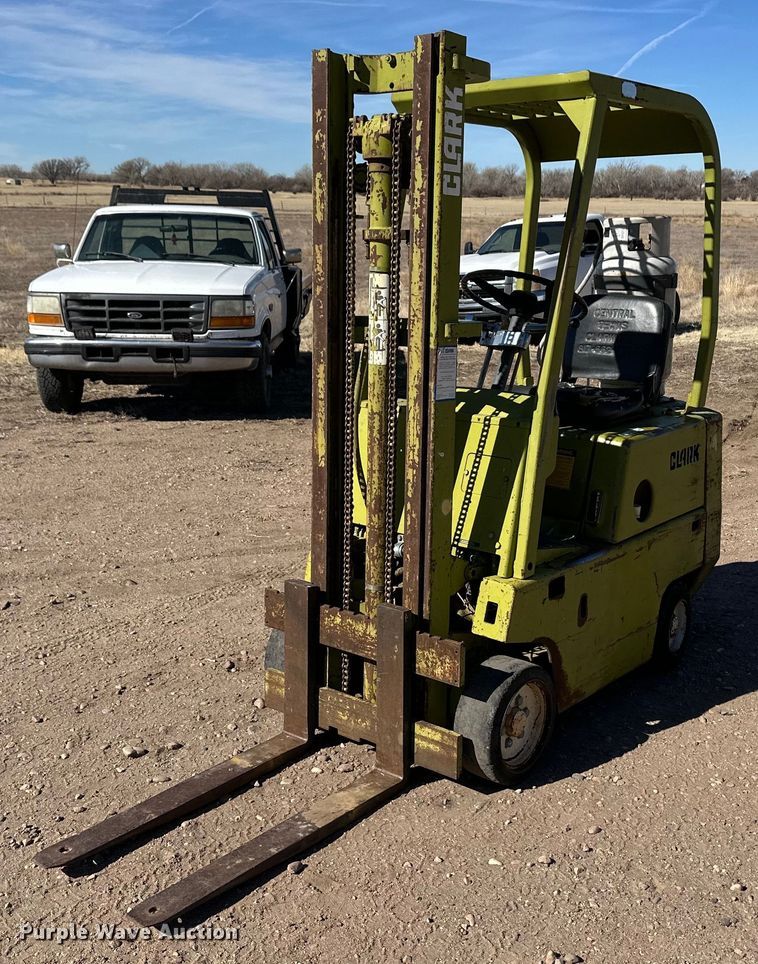 image for item ER8735 Clark forklift