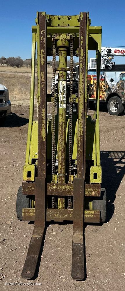 image for item ER8735 Clark forklift