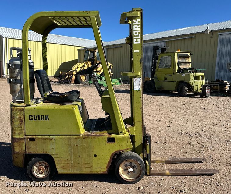 image for item ER8735 Clark forklift