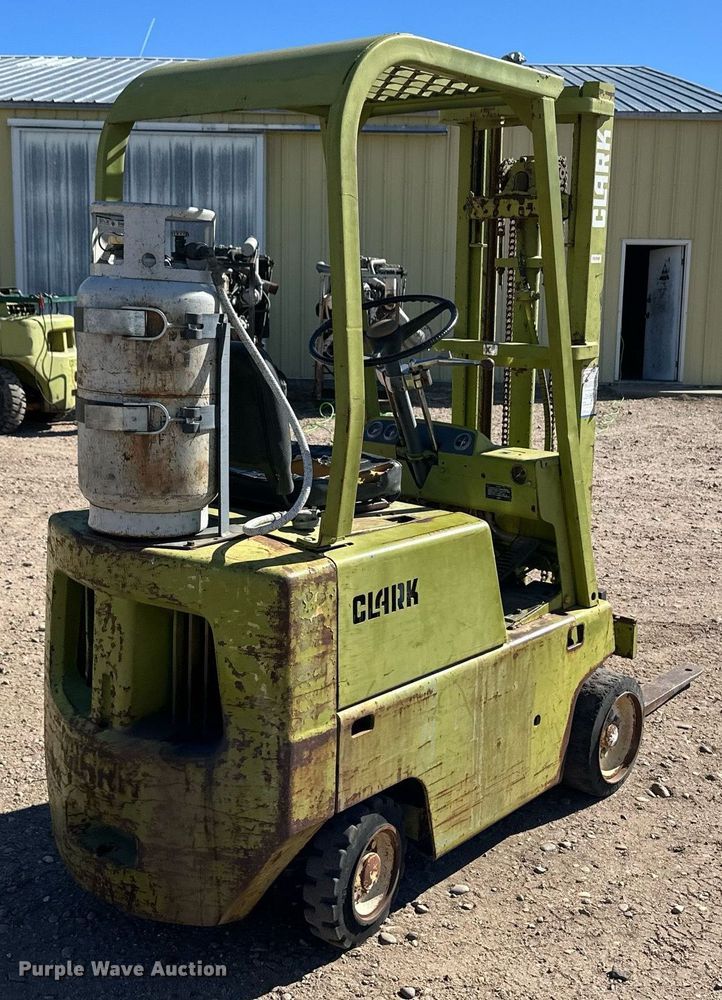 image for item ER8735 Clark forklift