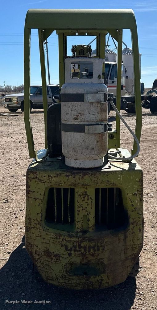 image for item ER8735 Clark forklift