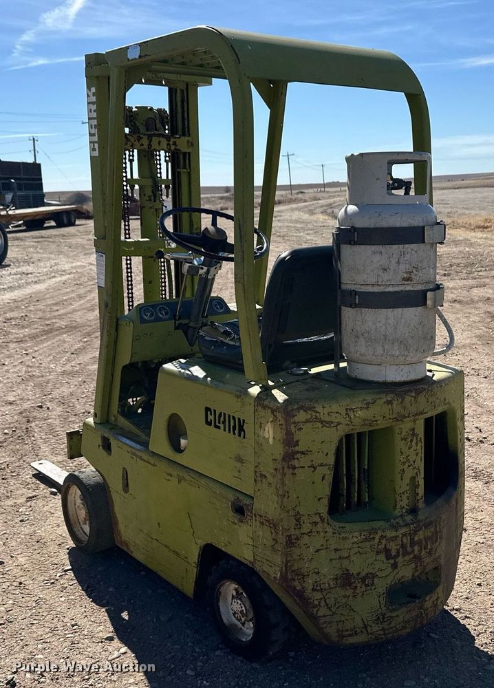 image for item ER8735 Clark forklift