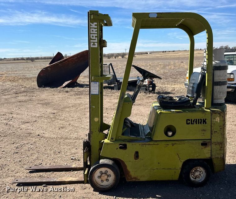 image for item ER8735 Clark forklift