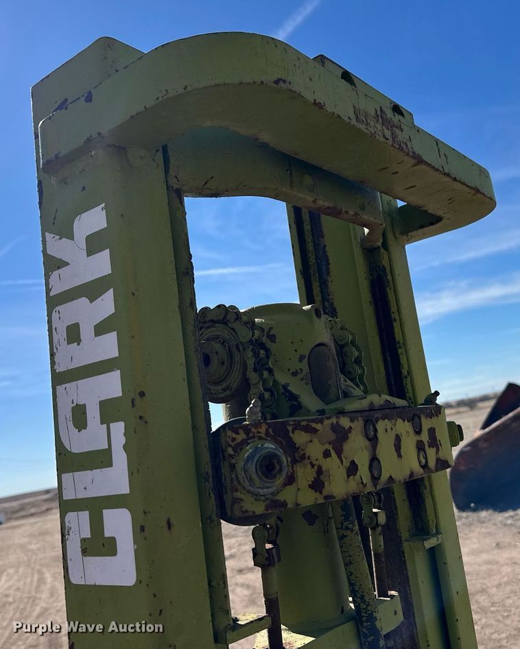 image for item ER8735 Clark forklift