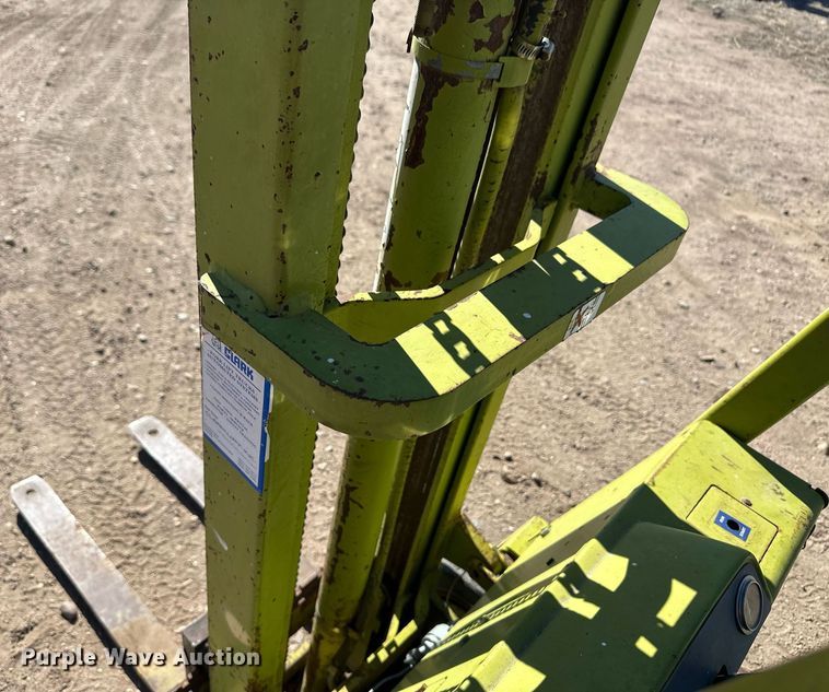 image for item ER8735 Clark forklift