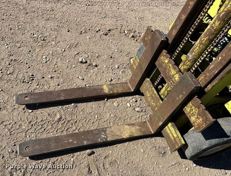 image for item ER8735 Clark forklift