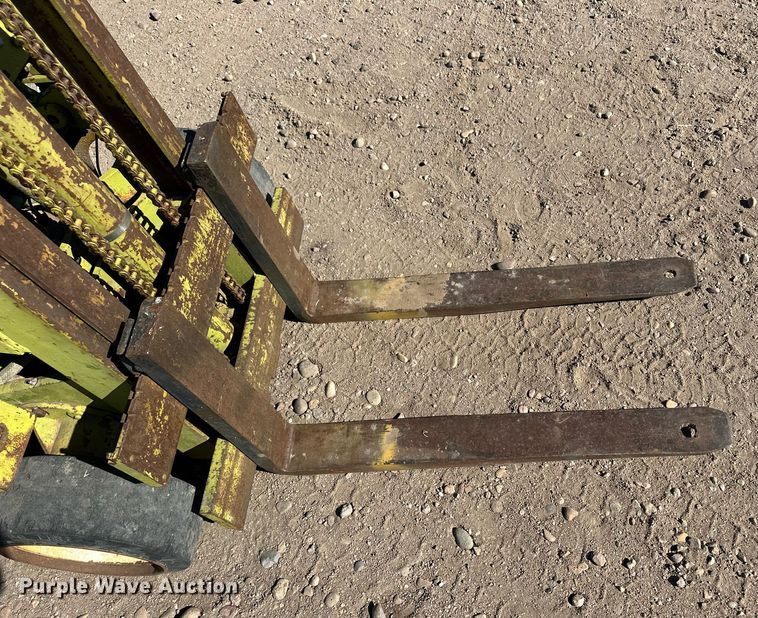 image for item ER8735 Clark forklift