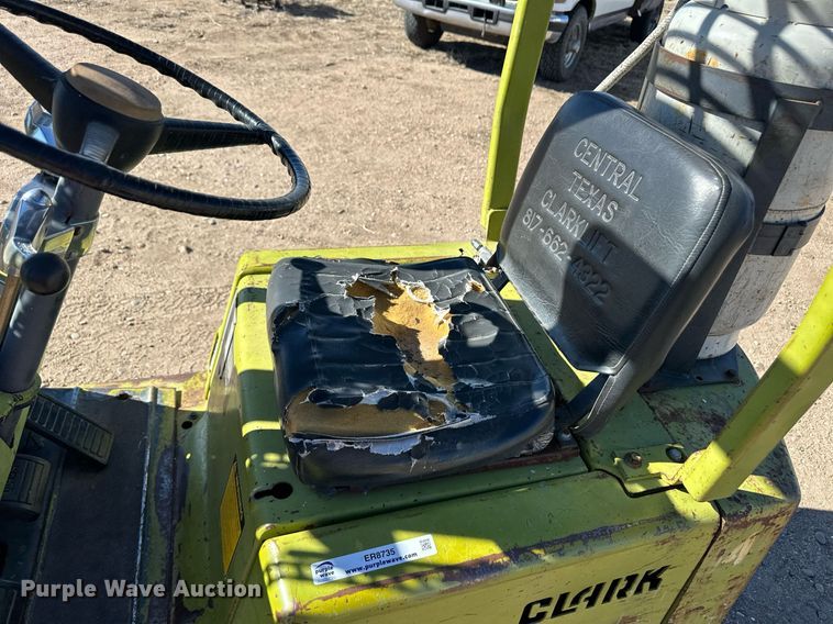 image for item ER8735 Clark forklift