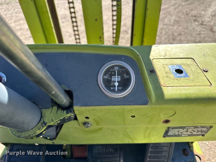 image for item ER8735 Clark forklift