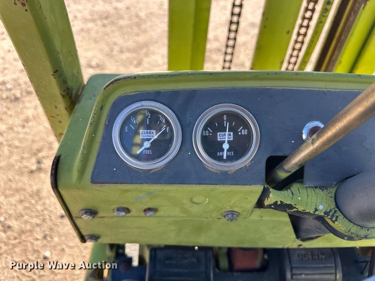 image for item ER8735 Clark forklift