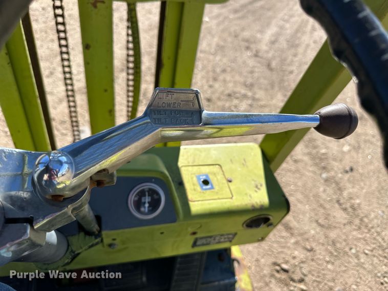 image for item ER8735 Clark forklift