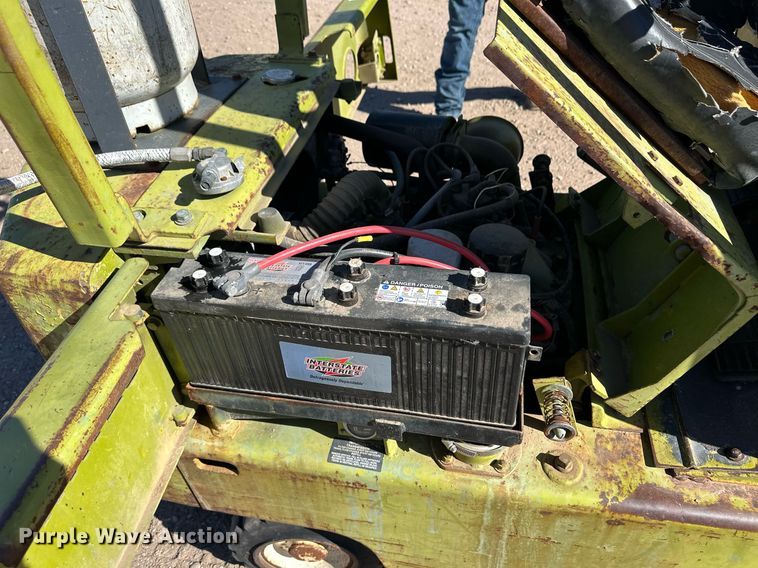 image for item ER8735 Clark forklift