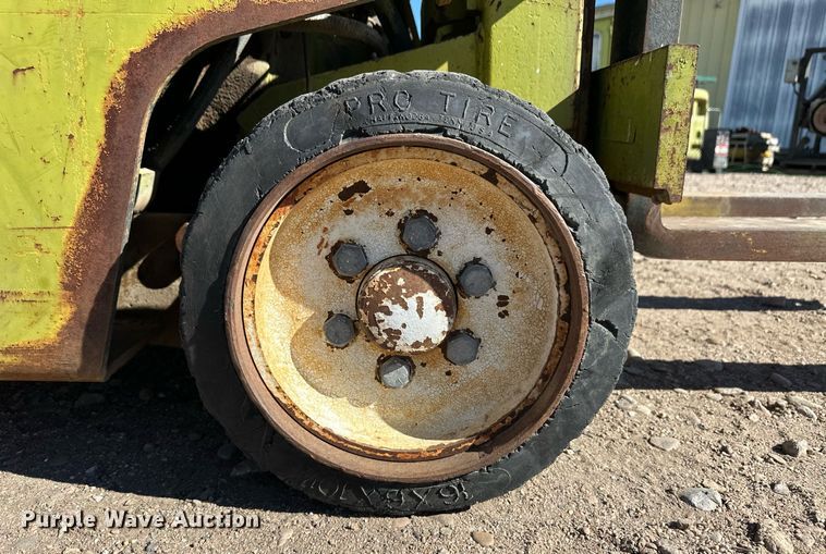 image for item ER8735 Clark forklift