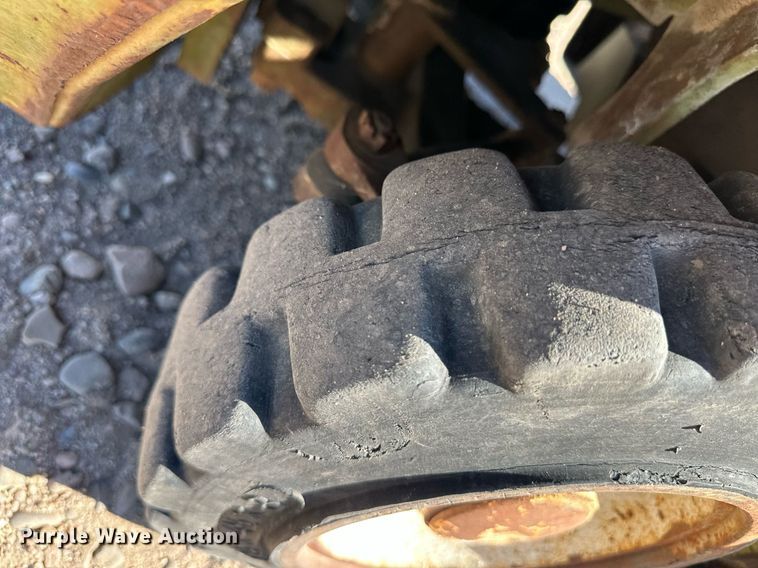 image for item ER8735 Clark forklift