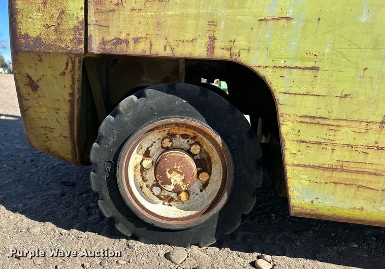 image for item ER8735 Clark forklift