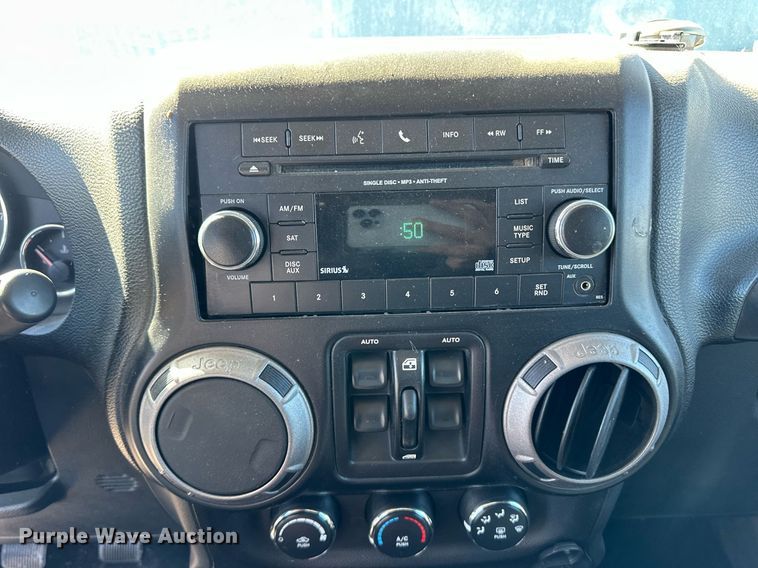 image for item ER8786 2012 Jeep Wrangler Unlimited SUV