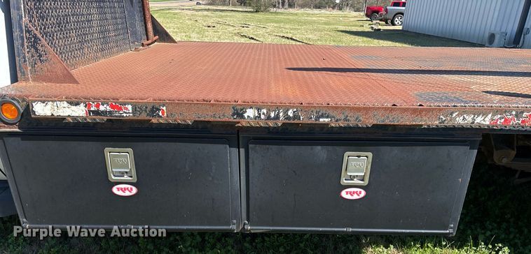 image for item EY9946 2008 Ford F550 Super Duty flatbed truck