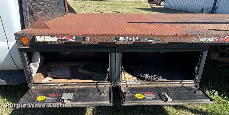 image for item EY9946 2008 Ford F550 Super Duty flatbed truck