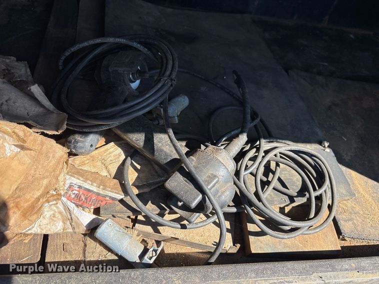 image for item EY9946 2008 Ford F550 Super Duty flatbed truck