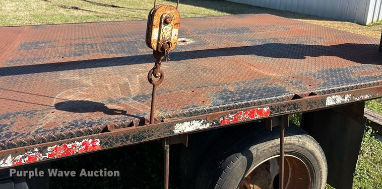 image for item EY9946 2008 Ford F550 Super Duty flatbed truck