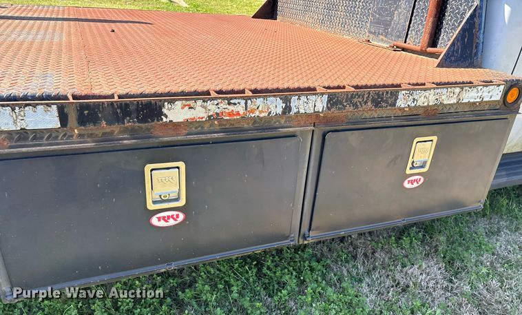 image for item EY9946 2008 Ford F550 Super Duty flatbed truck