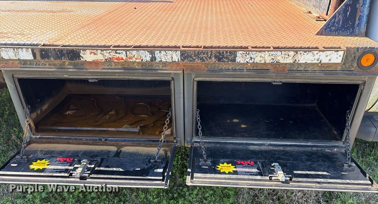 image for item EY9946 2008 Ford F550 Super Duty flatbed truck