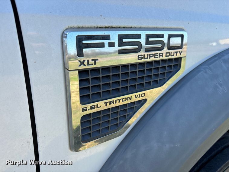 image for item EY9946 2008 Ford F550 Super Duty flatbed truck