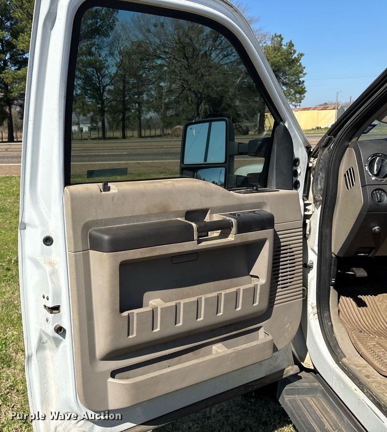 image for item EY9946 2008 Ford F550 Super Duty flatbed truck