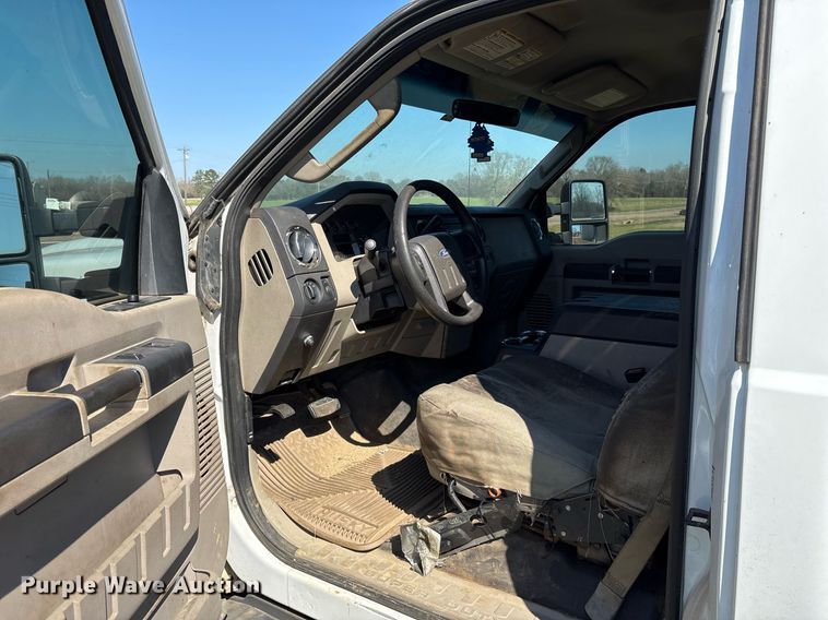 image for item EY9946 2008 Ford F550 Super Duty flatbed truck