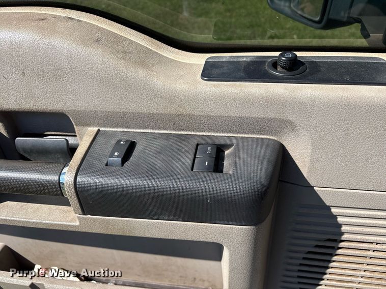 image for item EY9946 2008 Ford F550 Super Duty flatbed truck