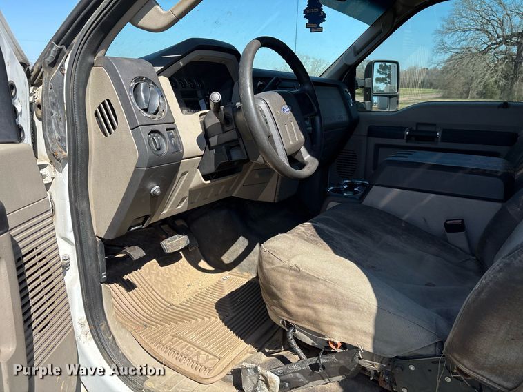 image for item EY9946 2008 Ford F550 Super Duty flatbed truck