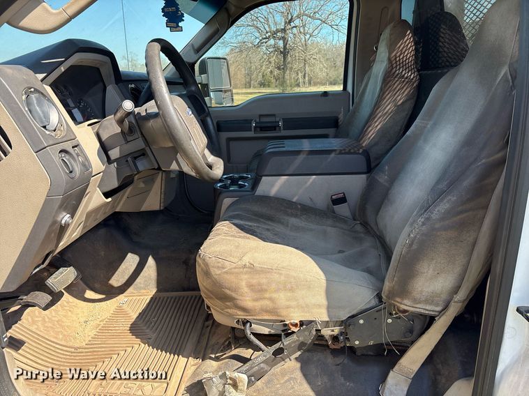 image for item EY9946 2008 Ford F550 Super Duty flatbed truck