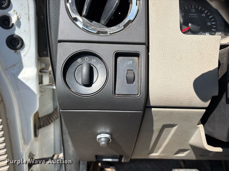 image for item EY9946 2008 Ford F550 Super Duty flatbed truck